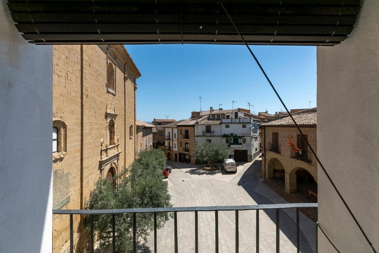 Apartamentos Vino Tinto Y Restaurante Tomate Rosa Adahuesca Eksteriør bilde