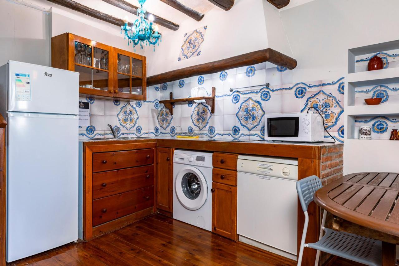 Apartamentos Vino Tinto Y Restaurante Tomate Rosa Adahuesca Eksteriør bilde