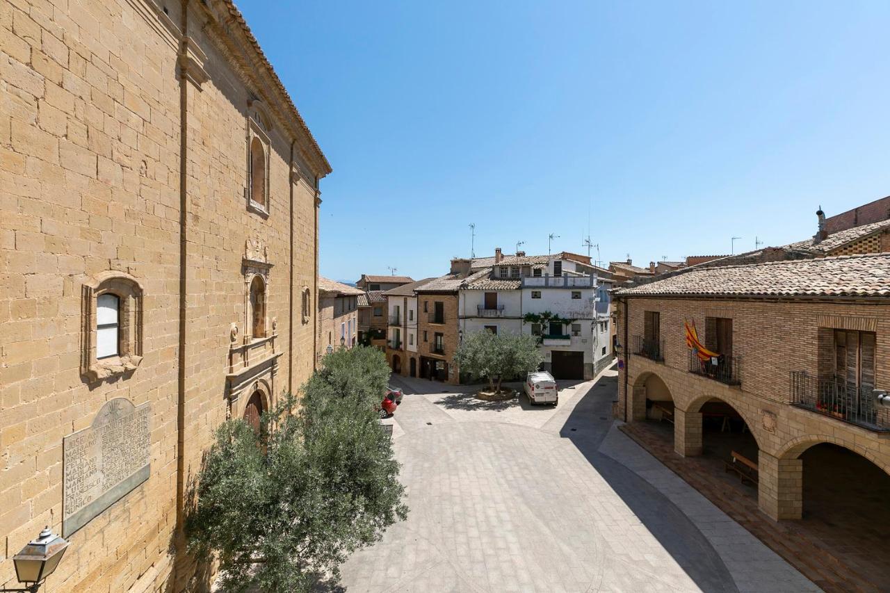 Apartamentos Vino Tinto Y Restaurante Tomate Rosa Adahuesca Eksteriør bilde
