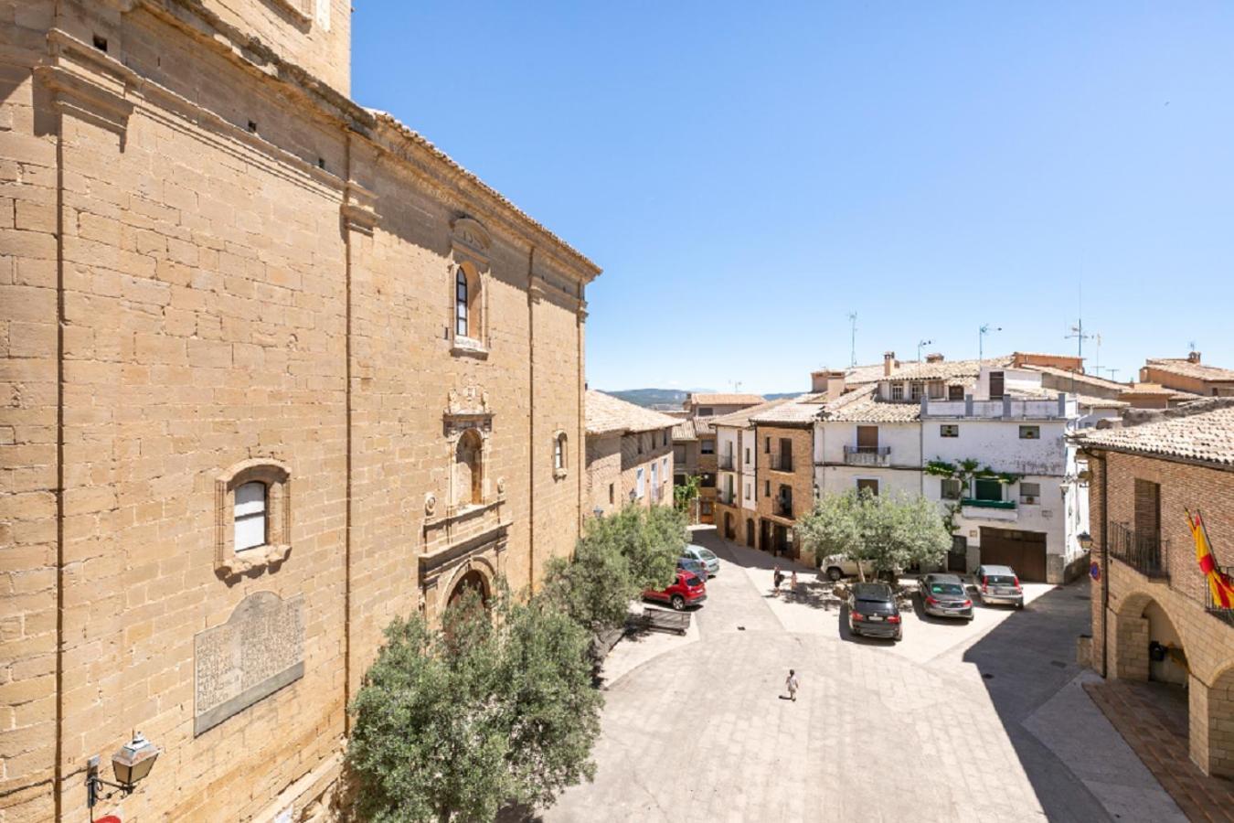 Apartamentos Vino Tinto Y Restaurante Tomate Rosa Adahuesca Eksteriør bilde