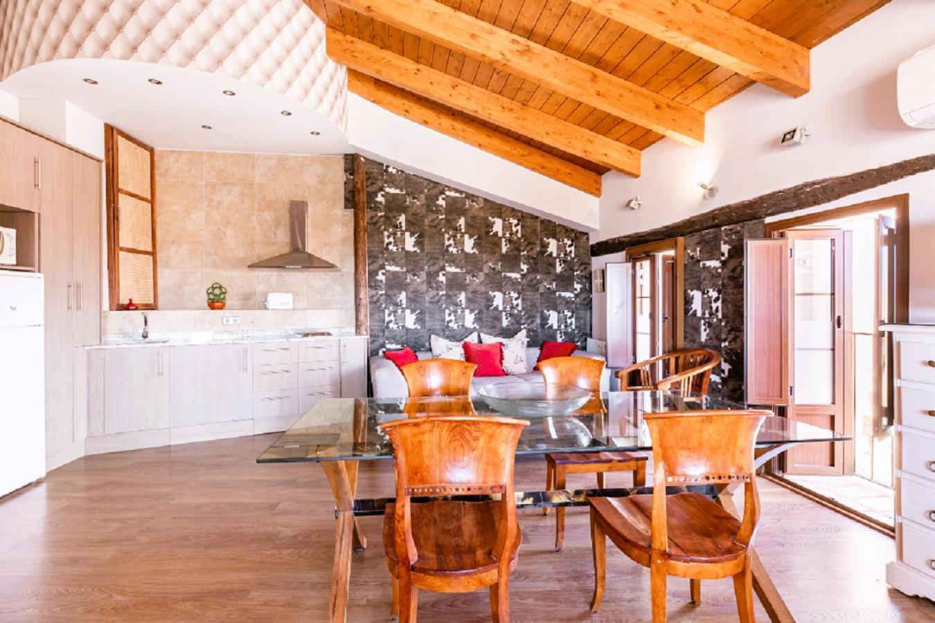 Apartamentos Vino Tinto Y Restaurante Tomate Rosa Adahuesca Eksteriør bilde