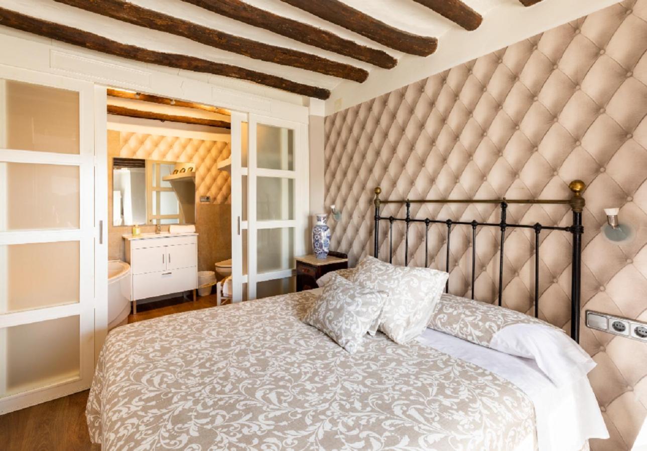 Apartamentos Vino Tinto Y Restaurante Tomate Rosa Adahuesca Eksteriør bilde