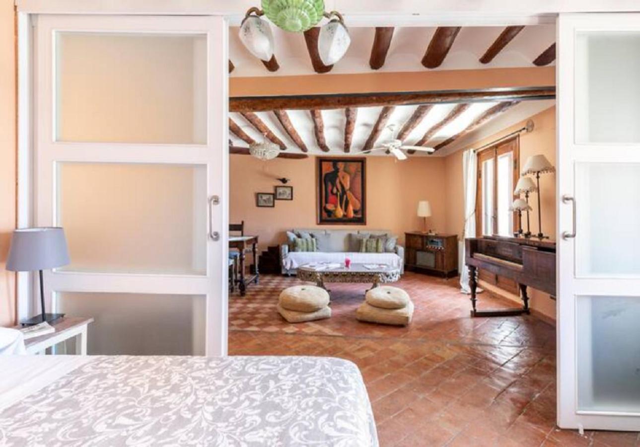 Apartamentos Vino Tinto Y Restaurante Tomate Rosa Adahuesca Eksteriør bilde