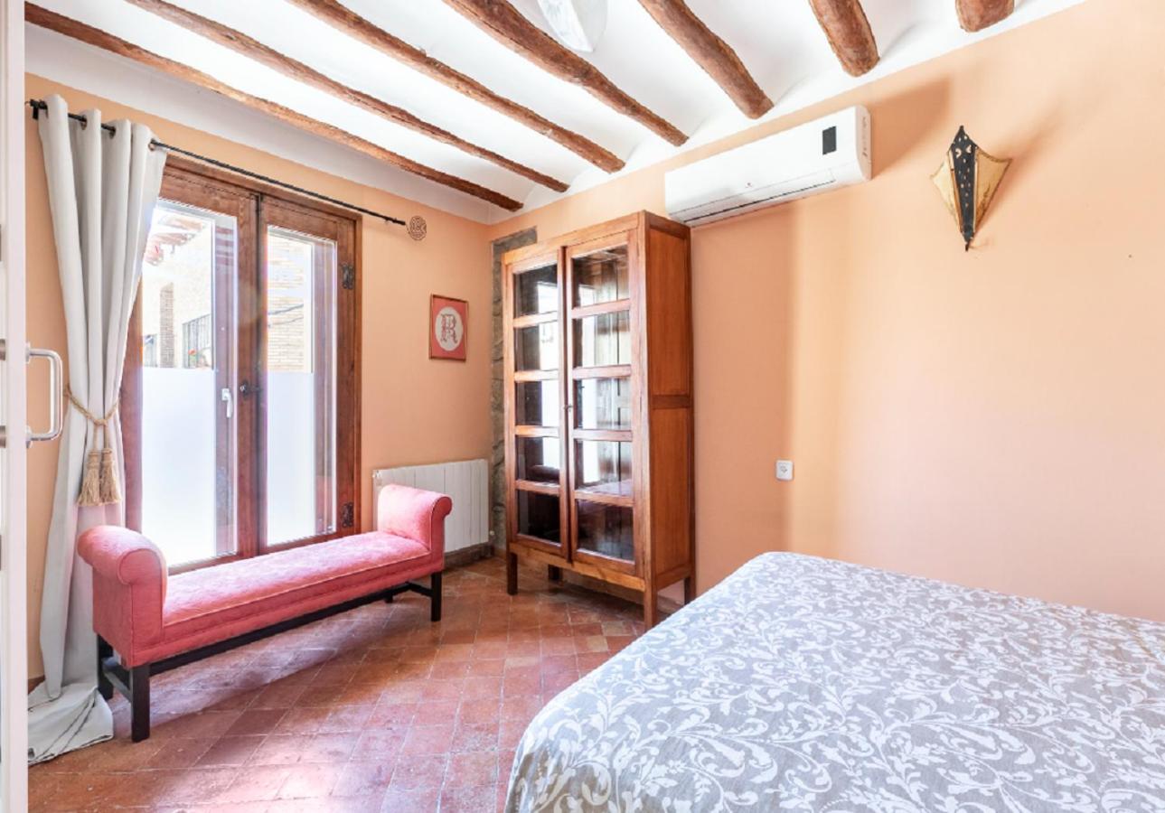 Apartamentos Vino Tinto Y Restaurante Tomate Rosa Adahuesca Eksteriør bilde
